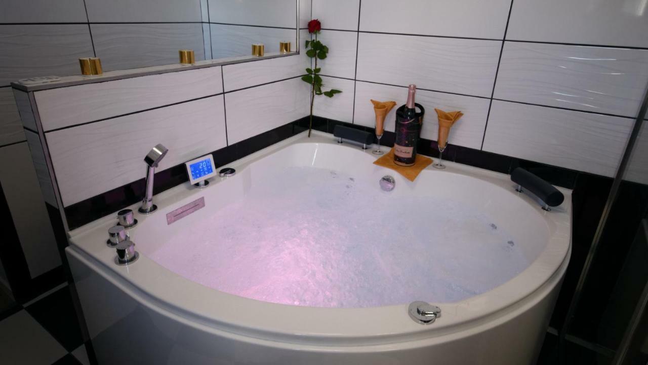 Mv Suite & Spa Ρενς Εξωτερικό φωτογραφία